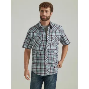 MEN'S WRANGLER RETRO® SHORT SLEEVE WESTERN SNAP WITH SAWTOOTH FLAP POCKET PLAID SHIRT IN CHERRY NAVY PLAID